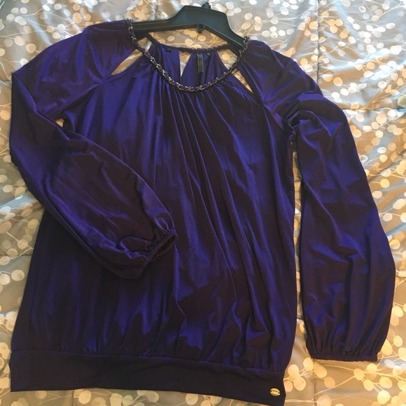 Guess Cut out Top with Gold Chain Accent - Picture 2 of 10